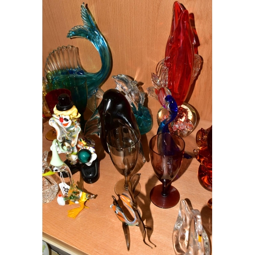 357 - A COLLECTION OF GLASS ANIMALS, to include two Wedgwood squirrels heights 15cm and 9cm, an art glass ... 