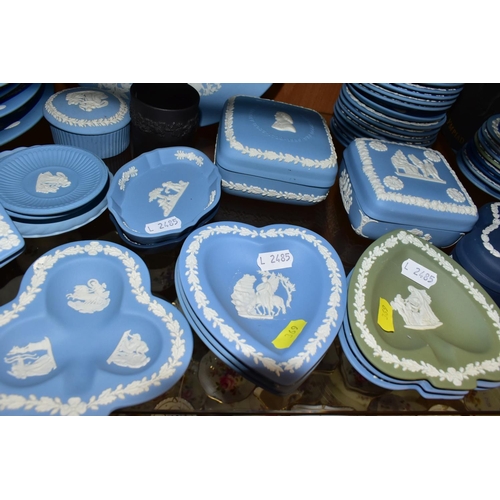 369 - A LARGE QUANTITY OF WEDGWOOD BLUE JASPER GIFT WARE, comprising a modern pale blue lidded pot- W40100... 