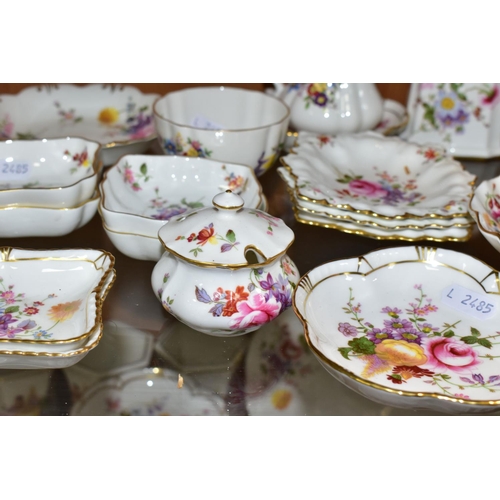 370 - A QUANTITY OF ROYAL CROWN DERBY 'DERBY POSIES' PATTERN GIFT WARE, comprising jugs, preserve pots, pi... 