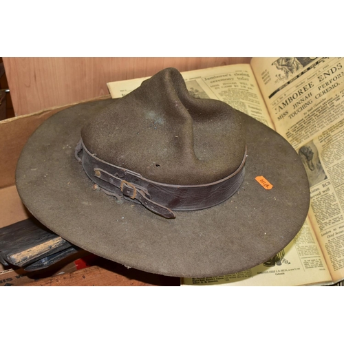 393 - VINTAGE SCOUT ORGANISATION MEMORABILIA, comprising a felt hat, sword with a scout badge to the handl... 