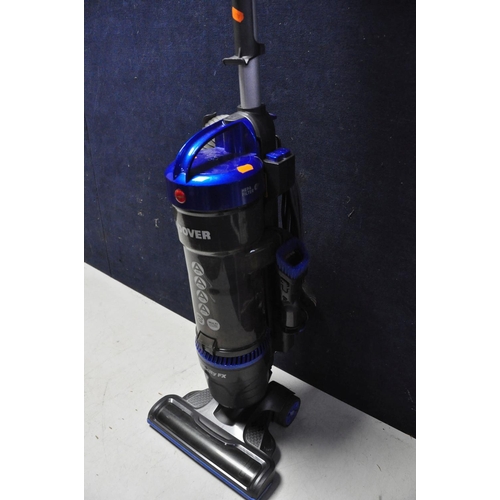 1065 - A HOOVER VL81 VACUUM CLEANER (PAT pass and working)