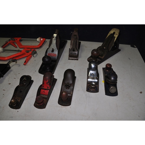 1071 - A COLLECTION OF PLANES to include a Record 0120 block plane, Record 018 block plane, three unbranded... 