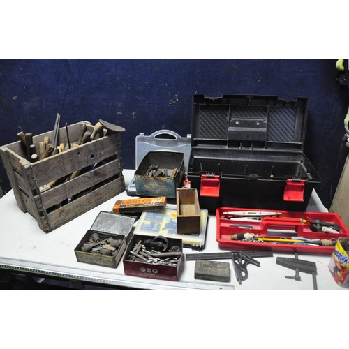 1090 - A SELECTION OF VINTAGE TOOLS to include a toolbox containing levels, clamps, screwdrivers, staple gu... 