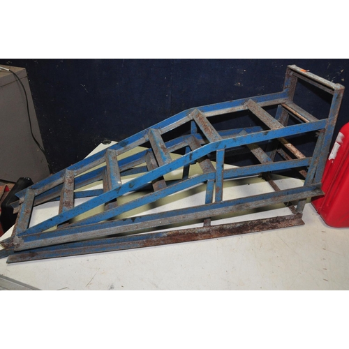 1106 - A PAIR OF VEHICLE RAMPS (brand and max weight UNKNOWN) along with a Halfords battery charger (PAT pa... 