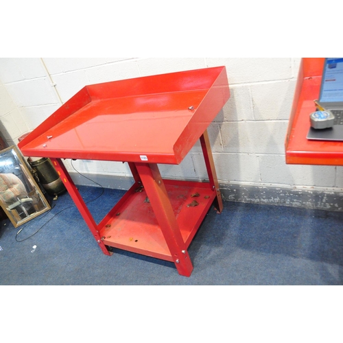 1123 - A SEALEY ENGINEERS STEEL WORKTABLE width 105cm depth 65cm height 87cm to working surface with a gall... 