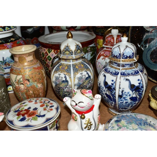 418 - A GROUP OF ORIENTAL AND ORIENTAL INSPIRED ITEMS, to include a cloisonne enamel plate depicting a dra... 