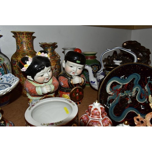 418 - A GROUP OF ORIENTAL AND ORIENTAL INSPIRED ITEMS, to include a cloisonne enamel plate depicting a dra... 