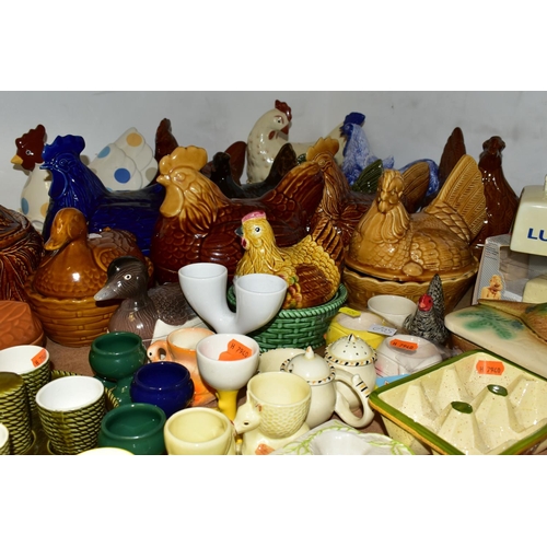 424 - A GROUP OF CHICKEN AND EGG THEMED CERAMICS, to include thirteen hen on nest dishes, by makers includ... 