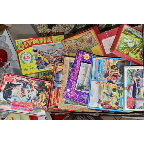 448 - A QUANTITY OF ASSORTED BOXED VINTAGE JIGSAW PUZZLES, majority appear c.1950's/1960's including sever... 