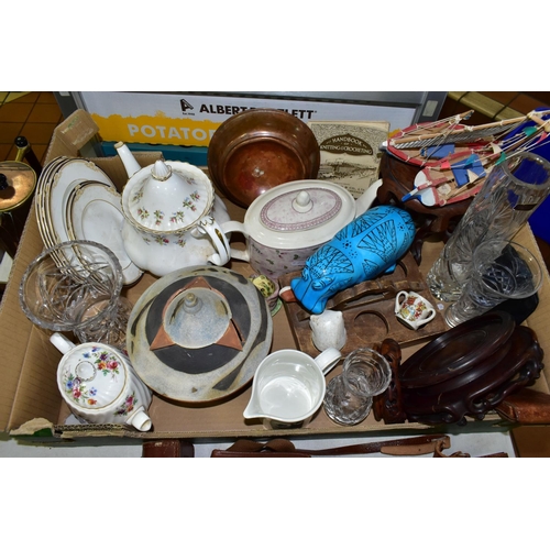 456 - A BOX AND LOOSE CERAMICS, GLASS AND SUNDRY ITEMS, to include a copper jug with cover, marked '2, 43,... 