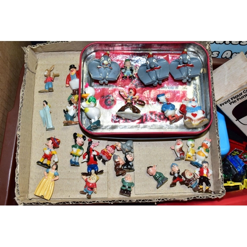 490 - A QUANTITY OF ASSORTED MARX DISNEYKINS FIGURES, to include Snow White and the Seven Dwarfs, characte... 