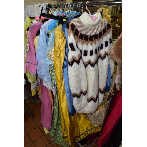 509 - A QUANTITY OF LADIES VINTAGE CLOTHING AND ACCESSORIES, to include over thirty 1930's-1970's dresses,... 