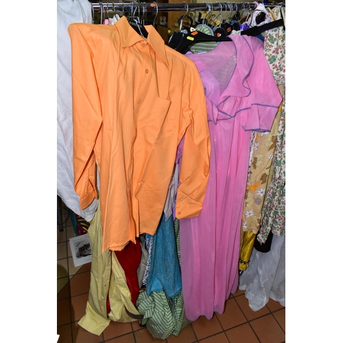 509 - A QUANTITY OF LADIES VINTAGE CLOTHING AND ACCESSORIES, to include over thirty 1930's-1970's dresses,... 