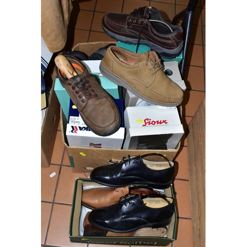 516 - FIVE VINTAGE JACKETS AND SIX BOXED PAIRS OF MEN'S SHOES, comprising a 1980s style tan coloured leath... 