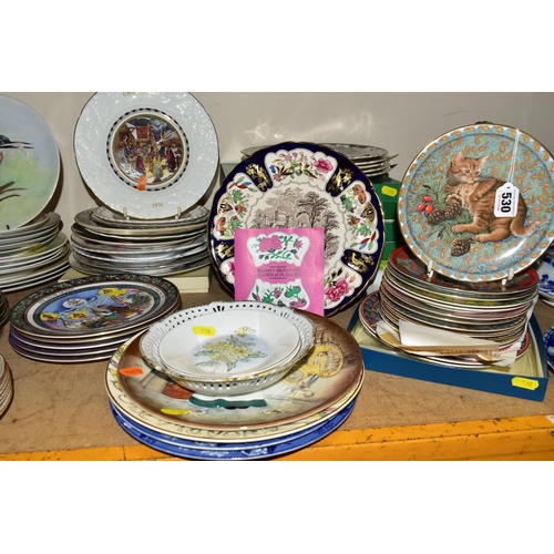 530 - A QUANTITY OF COLLECTORS AND DECORATIVE PLATES, to include boxed Masons Ironstone Christmas plates 1... 