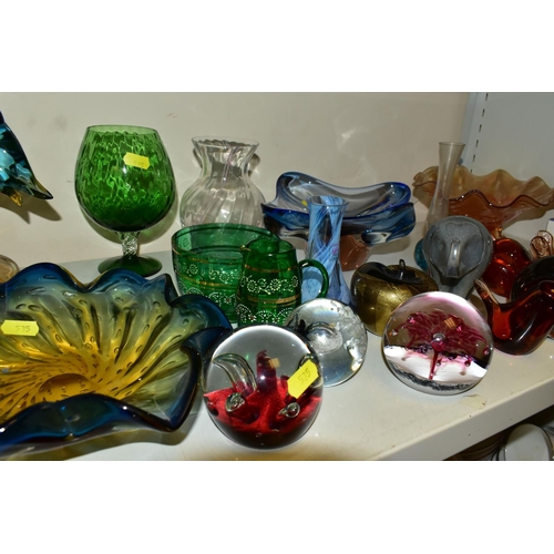 535 - A QUANTITY OF DECORATIVE 20TH CENTURY GLASS, to include Wedgwood animals - some damaged, paperweight... 