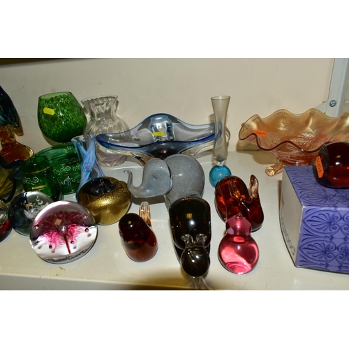 535 - A QUANTITY OF DECORATIVE 20TH CENTURY GLASS, to include Wedgwood animals - some damaged, paperweight... 