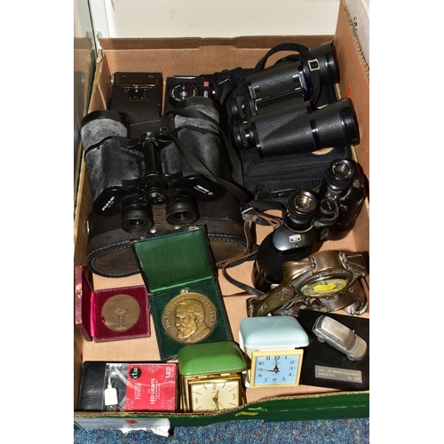 538 - TWO BOXES AND LOOSE SUNDRY ITEMS ETC, to include an Underwood manual typewriter, Ross 7x42 binocular... 