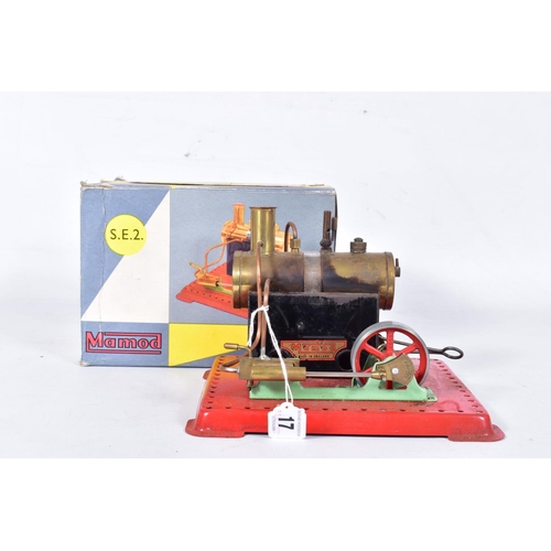 17 - A BOXED MAMOD LIVE STEAM ENGINE, No.S.E.2, not tested, playworn condition and has been fired up but ... 