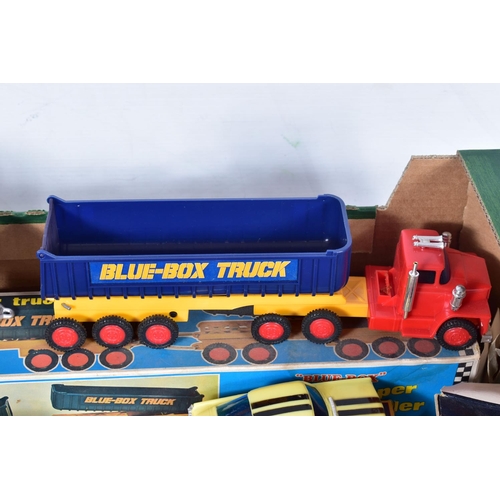 22 - A QUANTITY OF BOXED AND UNBOXED DIECAST AND PLASTIC VEHICLES, to include Corgi Toys Silver Streak Je... 