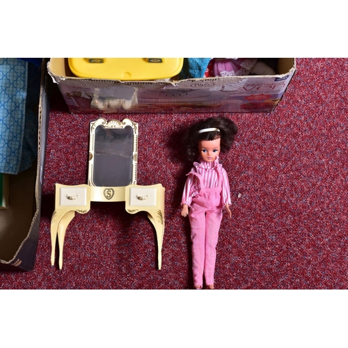 41 - A UNBOXED SINDY DOLL AND QUANTITY OF CLOTHING AND ACCESSORIES,  c.1980's doll marked Sindy 033055X t... 