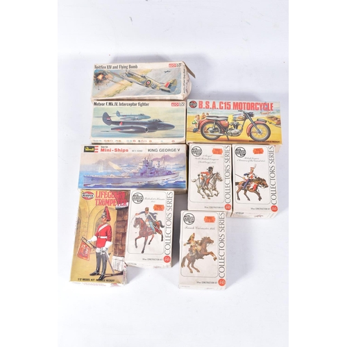 44 - A QUANTITY OF BOXED UNBUILT AIRFIX PLASTIC CONSTRUCTION KITS, to include four assorted mounted soldi... 