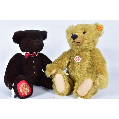 5 - AN UNBOXED STEIFF CLASSIC MOHAIR TEDDY BEAR, No.004810, golden plush replica bear with button and ta... 