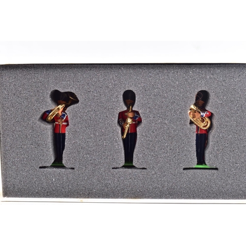 113 - A QUANTITY OF BRITAINS SCOTS GUARDS BAND FIGURE SETS, from the Collectors Club Centenary Series Quee... 