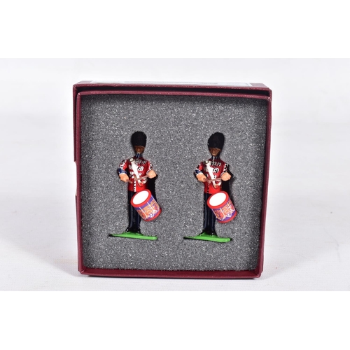 116 - EIGHT BRITAINS SCOTS GUARDS DRUMMERS FIGURE SETS, No.42011, all appear complete and in good conditio... 