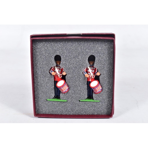 116 - EIGHT BRITAINS SCOTS GUARDS DRUMMERS FIGURE SETS, No.42011, all appear complete and in good conditio... 