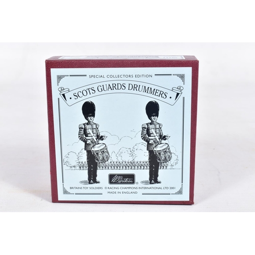 116 - EIGHT BRITAINS SCOTS GUARDS DRUMMERS FIGURE SETS, No.42011, all appear complete and in good conditio... 