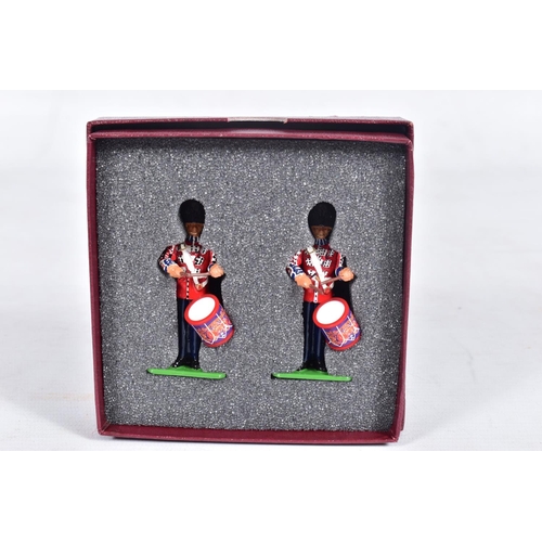 116 - EIGHT BRITAINS SCOTS GUARDS DRUMMERS FIGURE SETS, No.42011, all appear complete and in good conditio... 