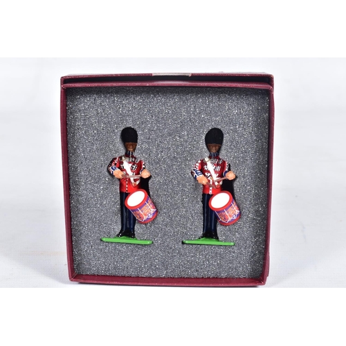 116 - EIGHT BRITAINS SCOTS GUARDS DRUMMERS FIGURE SETS, No.42011, all appear complete and in good conditio... 