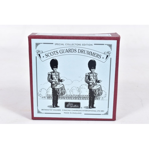 116 - EIGHT BRITAINS SCOTS GUARDS DRUMMERS FIGURE SETS, No.42011, all appear complete and in good conditio... 