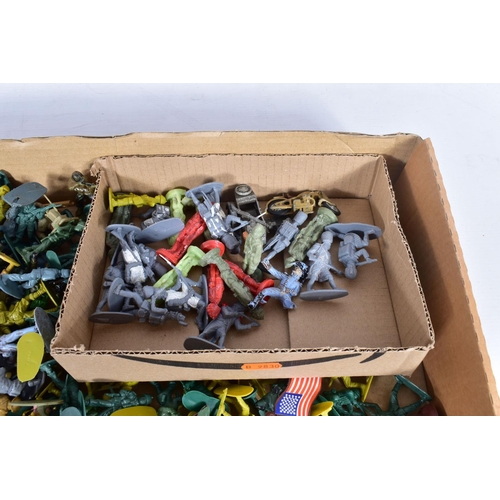 137 - A QUANTITY OF UNBOXED AND ASSORTED PLASTIC SOLDIER FIGURES, Airfix, Britains Herald, Deetail, Super ... 