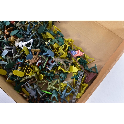 137 - A QUANTITY OF UNBOXED AND ASSORTED PLASTIC SOLDIER FIGURES, Airfix, Britains Herald, Deetail, Super ... 