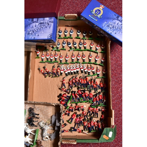 138 - A QUANTITY OF UNBOXED BRITAINS, DUCAL AND OTHER METAL GUARDSMAN FIGURES, various regiments and eras ... 