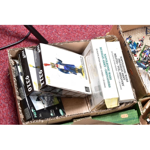 140 - A QUANTITY OF BOXED AND UNBOXED ASSORTED PLASTIC SOLDIER FIGURES, all are of Napoleon era soldiers f... 