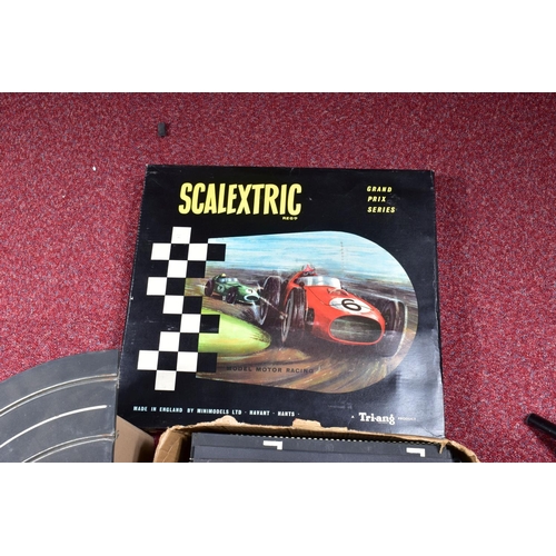 163 - A BOXED SCALEXTRIC GRAND PRIX SERIES MODEL MOTOR RACING SET, No.G.P.3,  with one correct car (Cooper... 