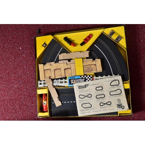 163 - A BOXED SCALEXTRIC GRAND PRIX SERIES MODEL MOTOR RACING SET, No.G.P.3,  with one correct car (Cooper... 