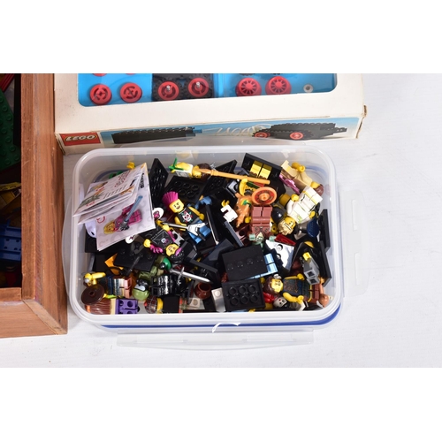 172 - A QUANTITY OF UNBOXED AND ASSORTED LEGO, mainly 1970's era, to include incomplete boxed Lego Motor s... 