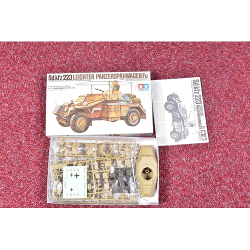 173 - A QUANTITY OF BOXED UNBUILT ASSORTED MILITARY PLASTIC CONSTRUCTION KITS, mixture of Airfix, Tamiya, ... 