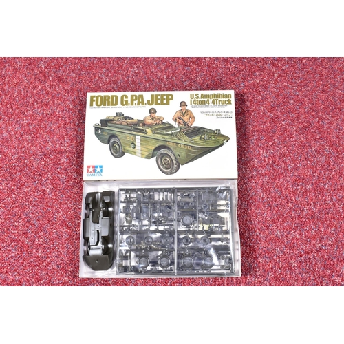 173 - A QUANTITY OF BOXED UNBUILT ASSORTED MILITARY PLASTIC CONSTRUCTION KITS, mixture of Airfix, Tamiya, ... 