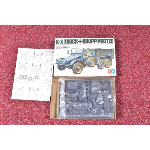 173 - A QUANTITY OF BOXED UNBUILT ASSORTED MILITARY PLASTIC CONSTRUCTION KITS, mixture of Airfix, Tamiya, ... 