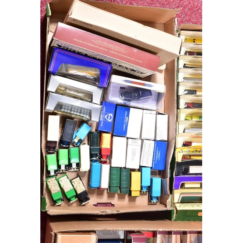 181 - A QUANTITY OF BOXED AND UNBOXED ASSORTED DIECAST VEHICLES, boxed items include Lledo Days Gone, incl... 