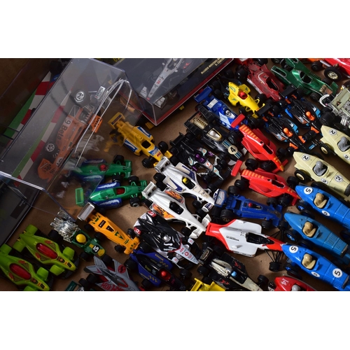 182 - A COLLECTION OF BOXED, UNBOXED AND ASSORTED DIECAST FORMULA ONE AND OTHER RACING CAR MODELS, to incl... 