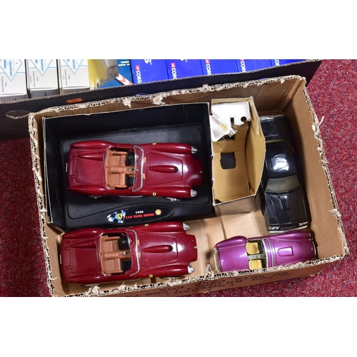 196 - A QUANTITY OF BOXED AND UNBOXED ASSORTED DIECAST VEHICLES, to include boxed 1/25 scale Polistil Club... 