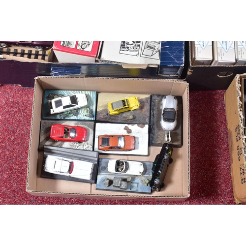 196 - A QUANTITY OF BOXED AND UNBOXED ASSORTED DIECAST VEHICLES, to include boxed 1/25 scale Polistil Club... 