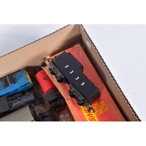 245 - AN UNBOXED TRI-ANG RAILWAYS OO GAUGE CLASS EM2 LOCOMOTIVE, 'Aurora' No.27 002, B.R. rail blue livery... 