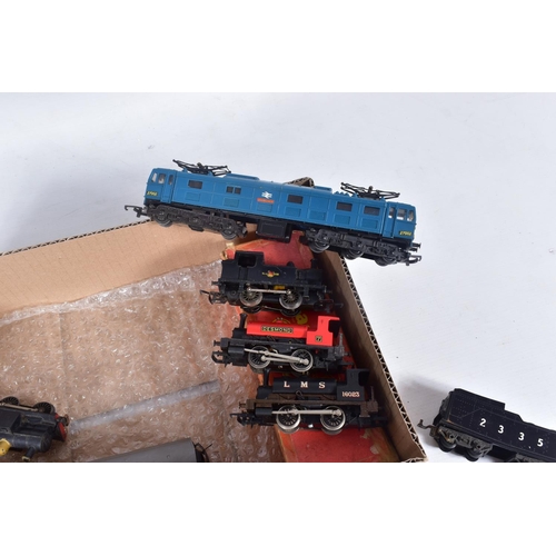 245 - AN UNBOXED TRI-ANG RAILWAYS OO GAUGE CLASS EM2 LOCOMOTIVE, 'Aurora' No.27 002, B.R. rail blue livery... 